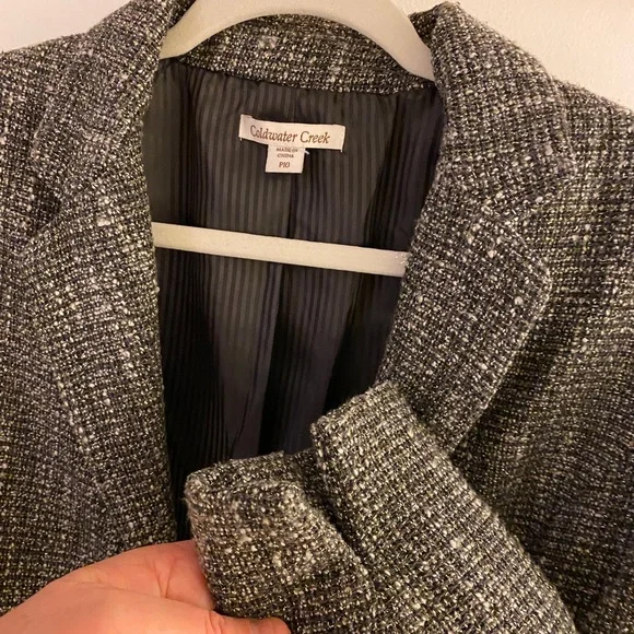 Coldwater Creek size 10 petite gray blazer. 2 front snap buttons. Tweed. - Picture 6 of 13